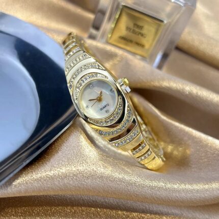 Montre Diana dorée avec pierres cristallines